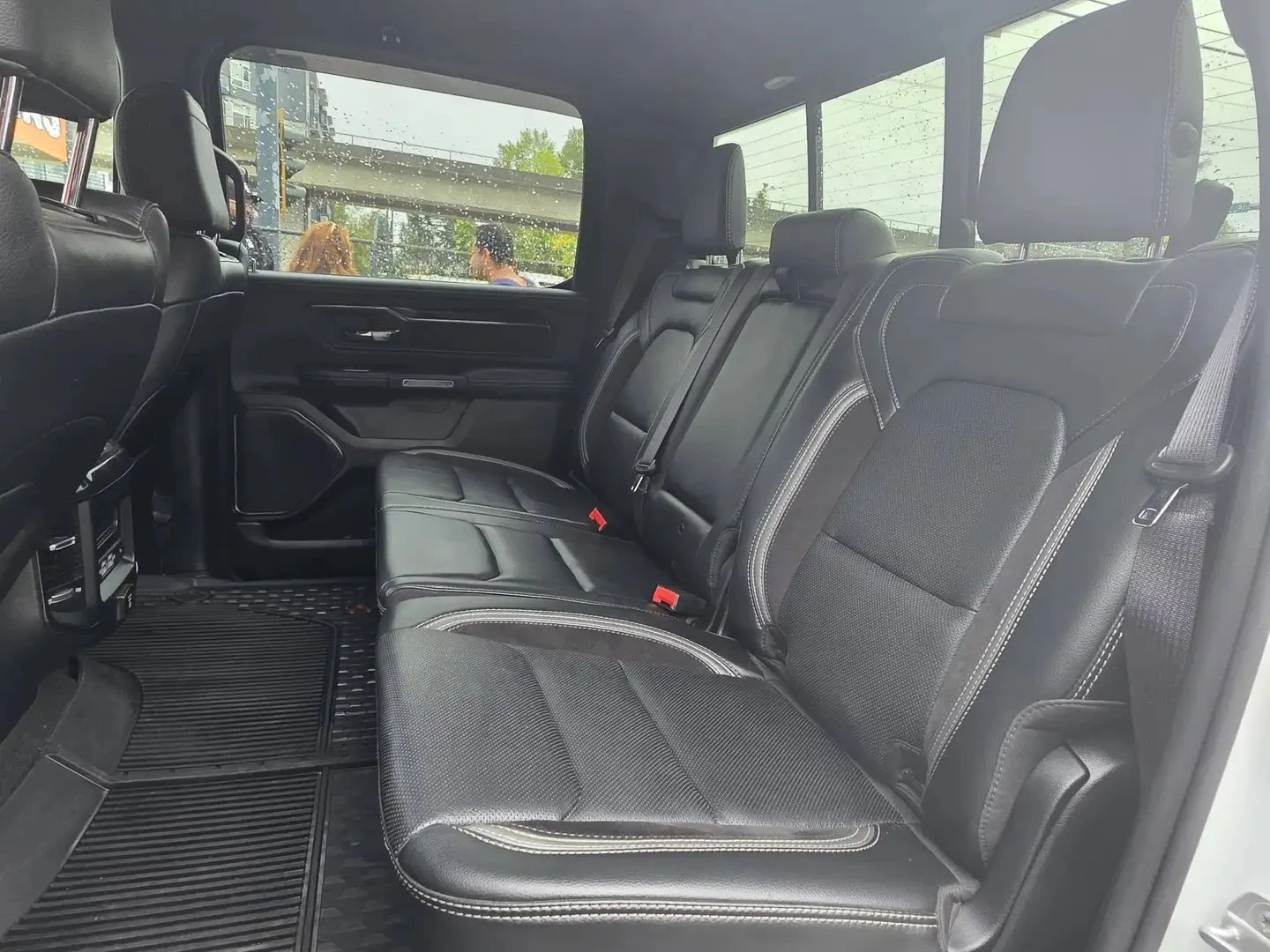 Dodge RAM 1500 REBEL* 2022* 5.7 HEMI V8* CREW CAB* КРАЙНА ЦЕНА* 4, снимка 14 - Автомобили и джипове - 56239346