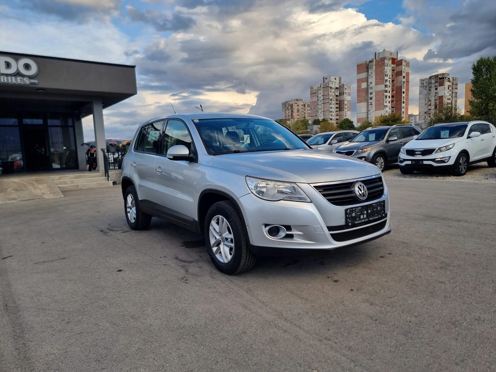 VW Tiguan 2.0TDI, снимка 8 - Автомобили и джипове - 56541384