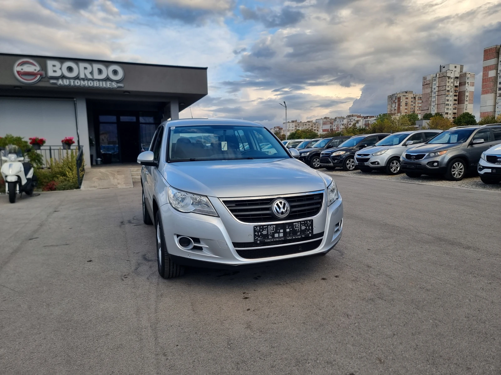 VW Tiguan 2.0TDI, снимка 9 - Автомобили и джипове - 56541384