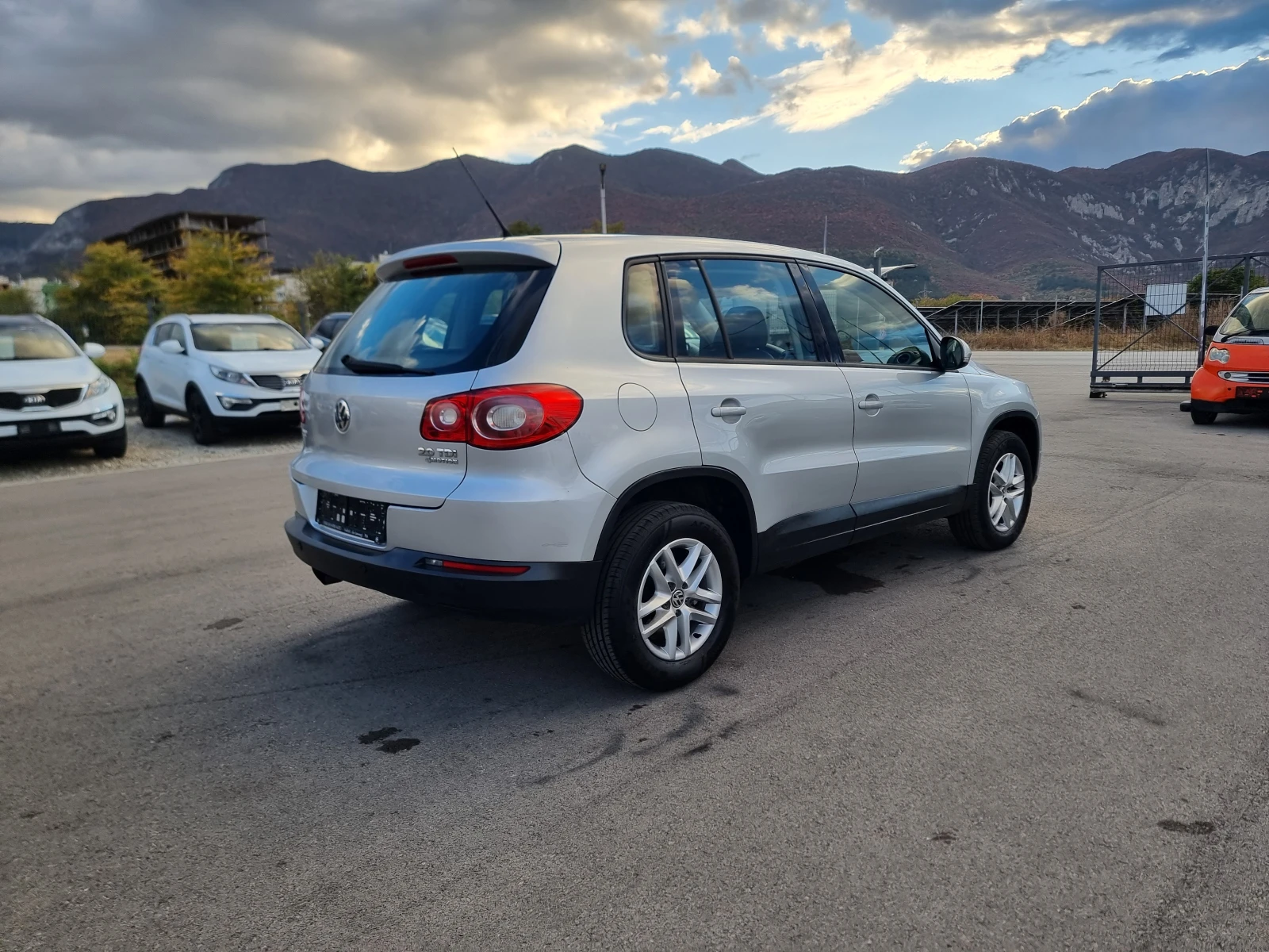 VW Tiguan 2.0TDI, снимка 7 - Автомобили и джипове - 56541384