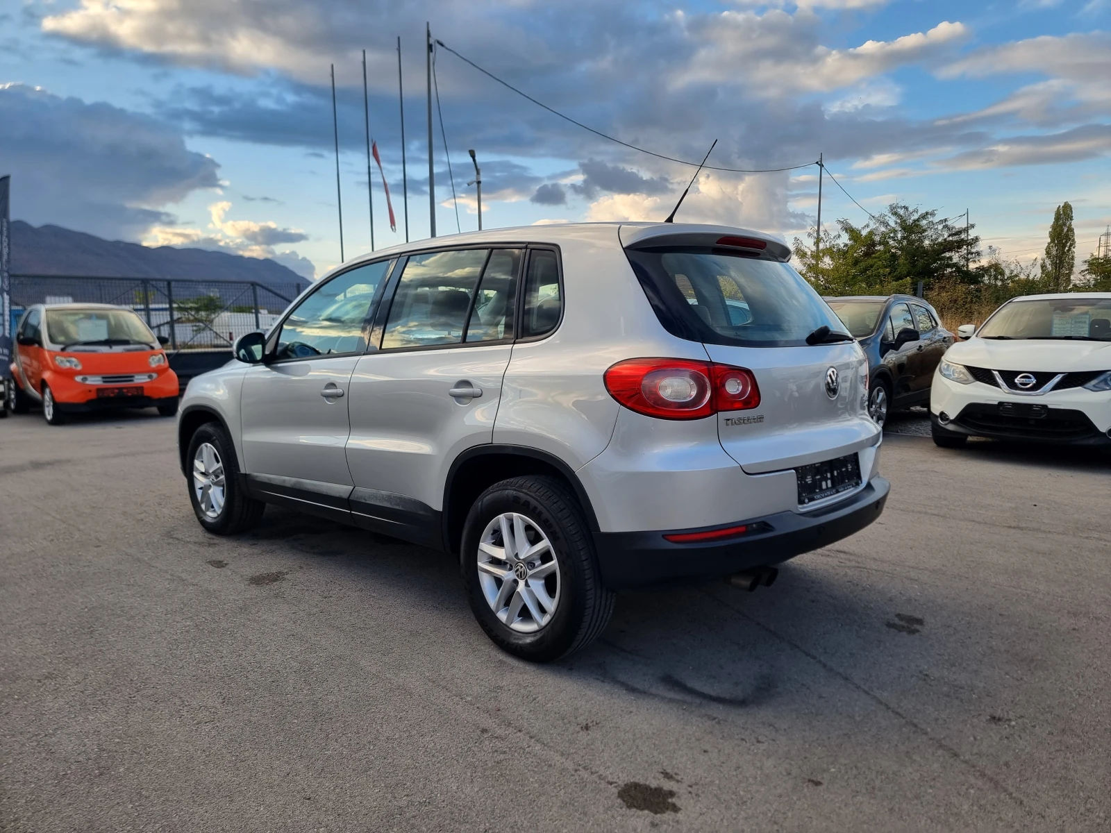 VW Tiguan 2.0TDI, снимка 4 - Автомобили и джипове - 56541384