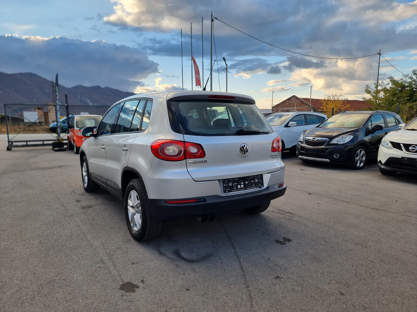 VW Tiguan 2.0TDI, снимка 5 - Автомобили и джипове - 56541384