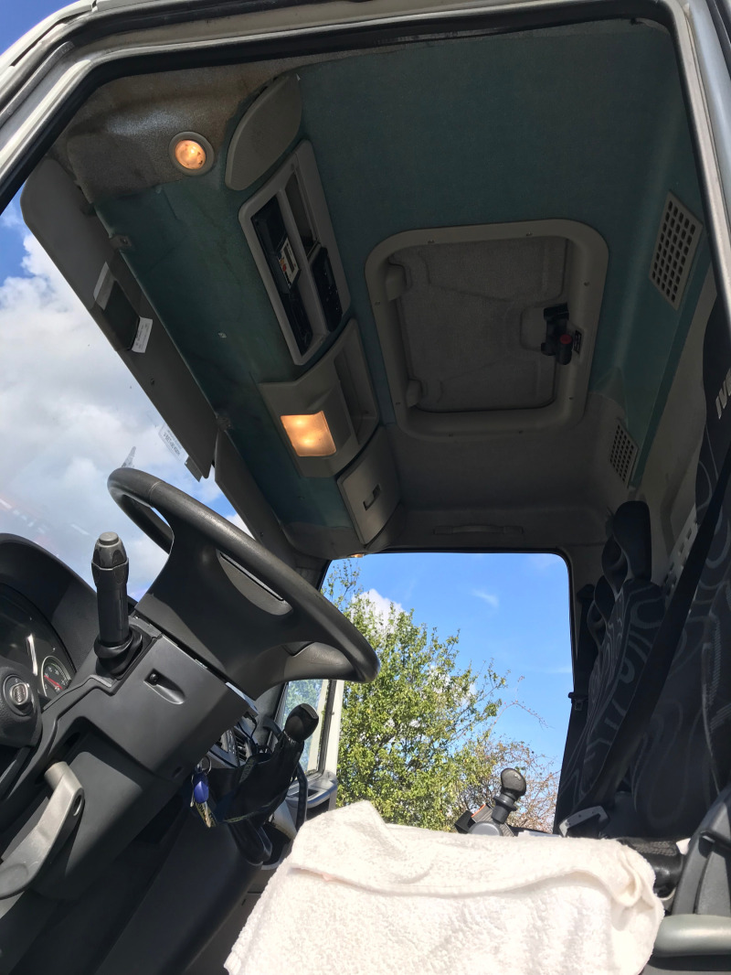 Iveco 180 Хладилен фургон с падаш борд, снимка 9 - Камиони - 45312252