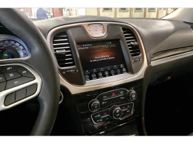 Chrysler 300c * Touring | V6 | Heated Seats | Navigation * CARFA - 19900 € / 38921.02 лв. - 45275256 10