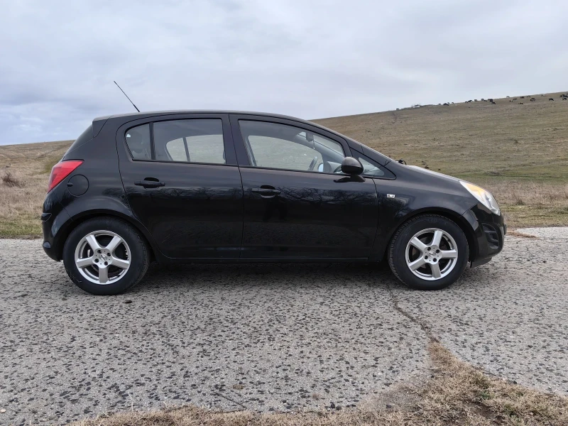 Opel Corsa 1.2I/2013г , снимка 6 - Автомобили и джипове - 48419794