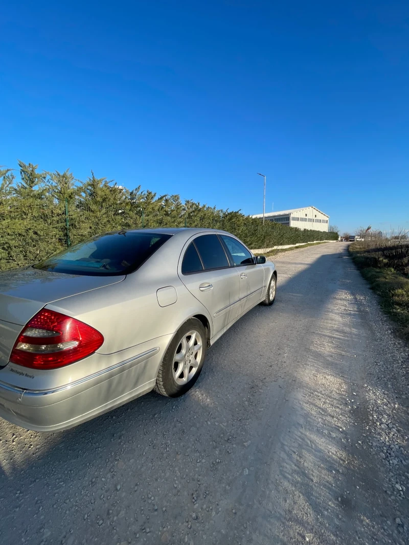 Mercedes-Benz E 220, снимка 8 - Автомобили и джипове - 49218723