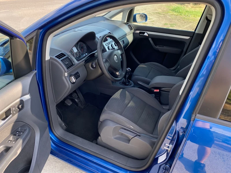 VW Touran 2.0TDI, снимка 8 - Автомобили и джипове - 52807782