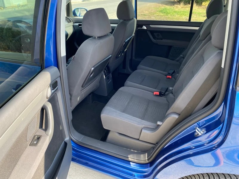 VW Touran 2.0TDI, снимка 9 - Автомобили и джипове - 52807782