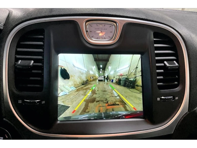 Chrysler 300c * Touring | V6 | Heated Seats | Navigation * CARFA, снимка 13 - Автомобили и джипове - 53213636