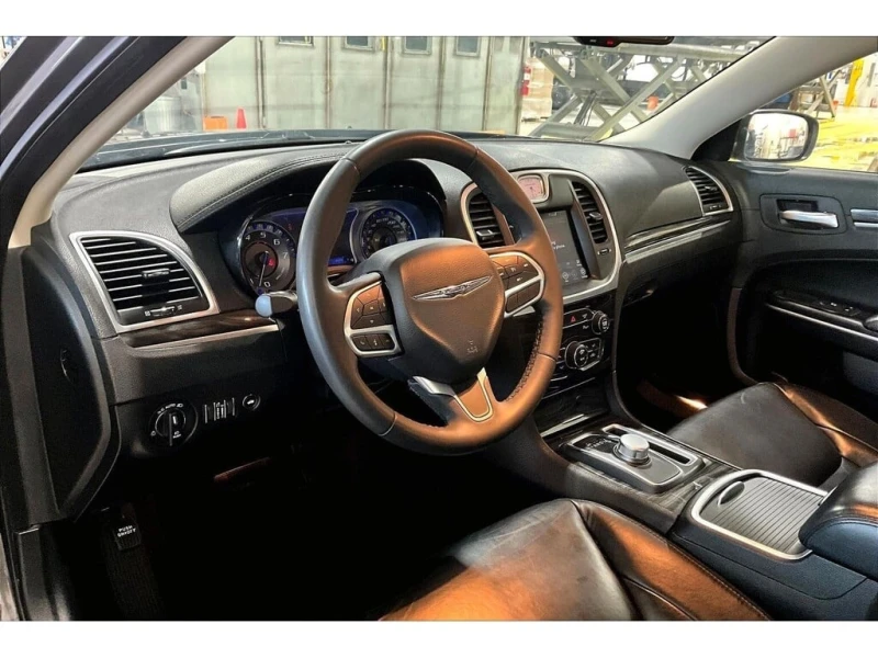 Chrysler 300c * Touring | V6 | Heated Seats | Navigation * CARFA, снимка 4 - Автомобили и джипове - 53213636