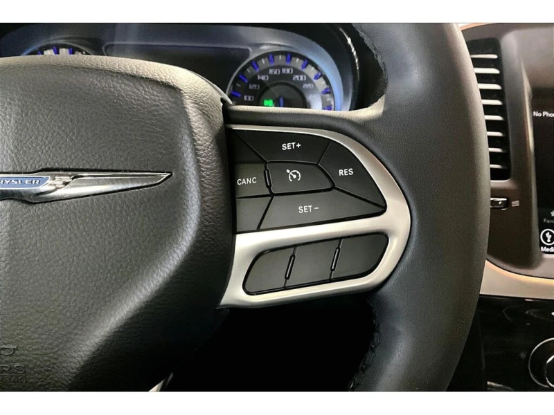 Chrysler 300c * Touring | V6 | Heated Seats | Navigation * CARFA, снимка 9 - Автомобили и джипове - 53213636