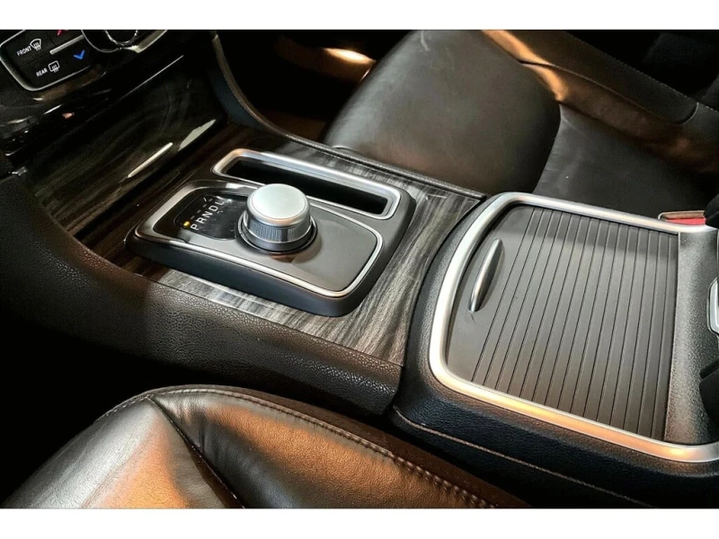 Chrysler 300c * Touring | V6 | Heated Seats | Navigation * CARFA, снимка 11 - Автомобили и джипове - 53213636