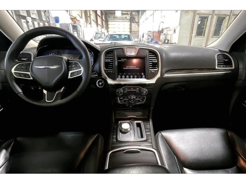 Chrysler 300c * Touring | V6 | Heated Seats | Navigation * CARFA, снимка 6 - Автомобили и джипове - 53213636