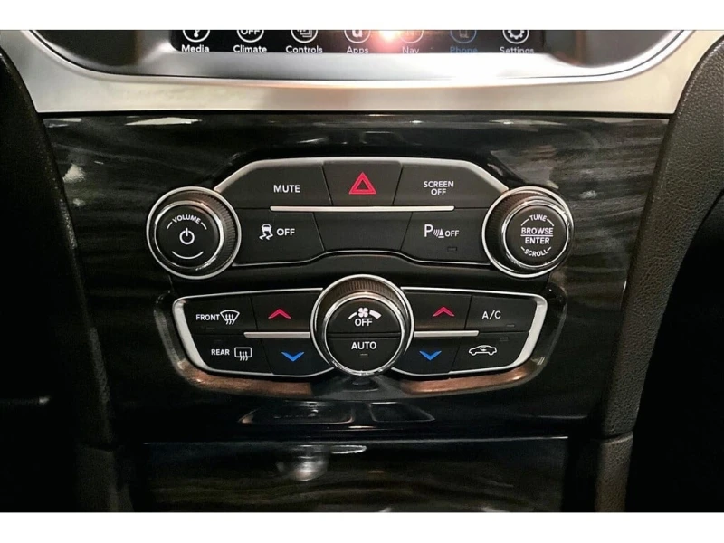 Chrysler 300c * Touring | V6 | Heated Seats | Navigation * CARFA, снимка 12 - Автомобили и джипове - 53213636