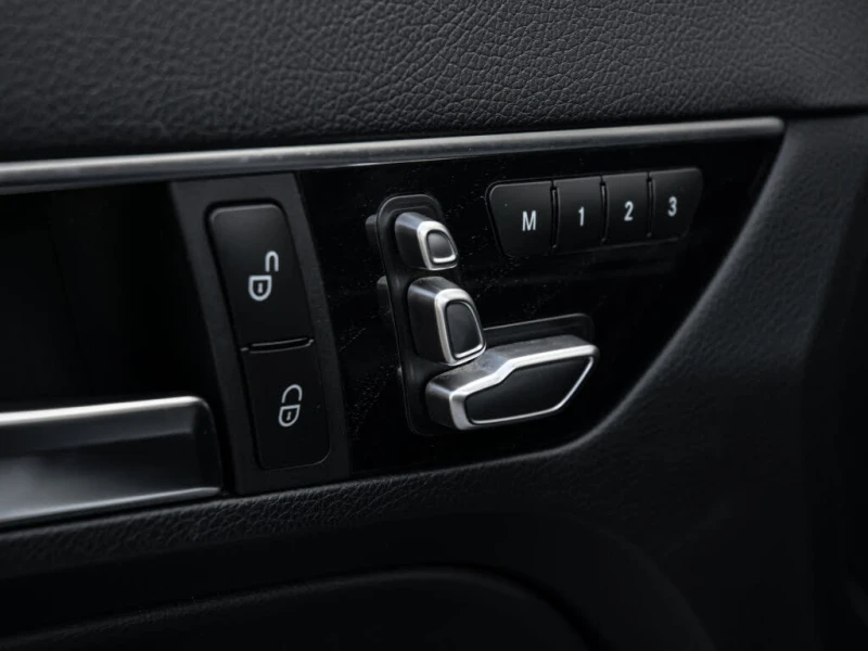 Mercedes-Benz E 400 Cabriolet* АвтоКредит* (ЦЕНА ДО БГ), снимка 12 - Автомобили и джипове - 53467515