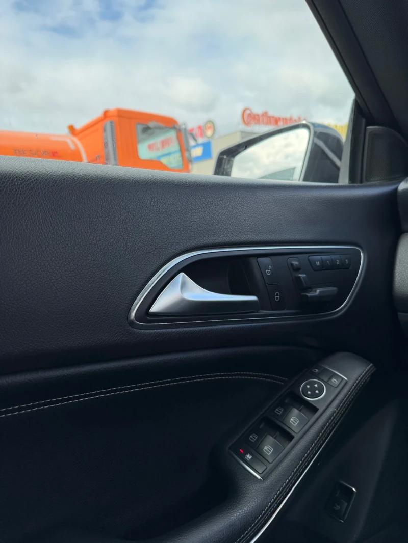 Mercedes-Benz CLA 220, снимка 7 - Автомобили и джипове - 53470501