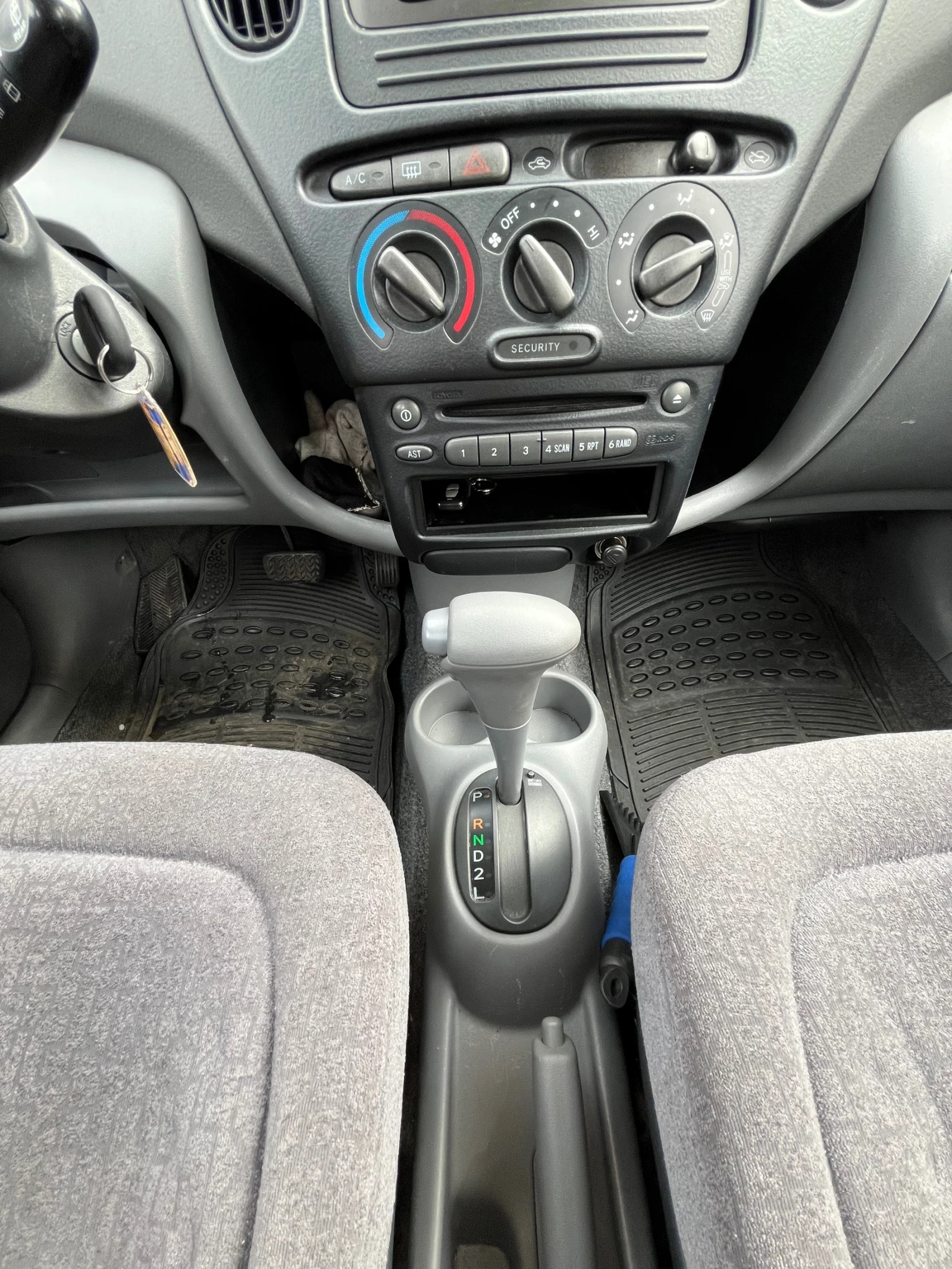 Toyota Yaris verso 1.3 vvti benzin - изображение 10