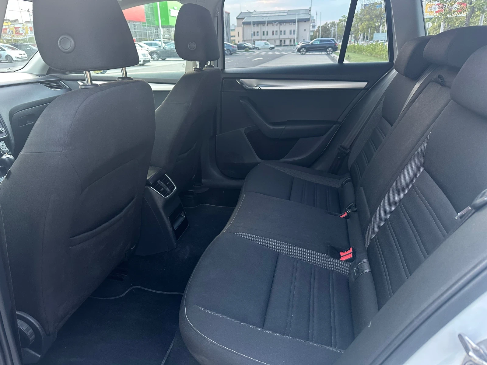 Skoda Octavia 2.0D 150кс DSG FACELIFT - изображение 10