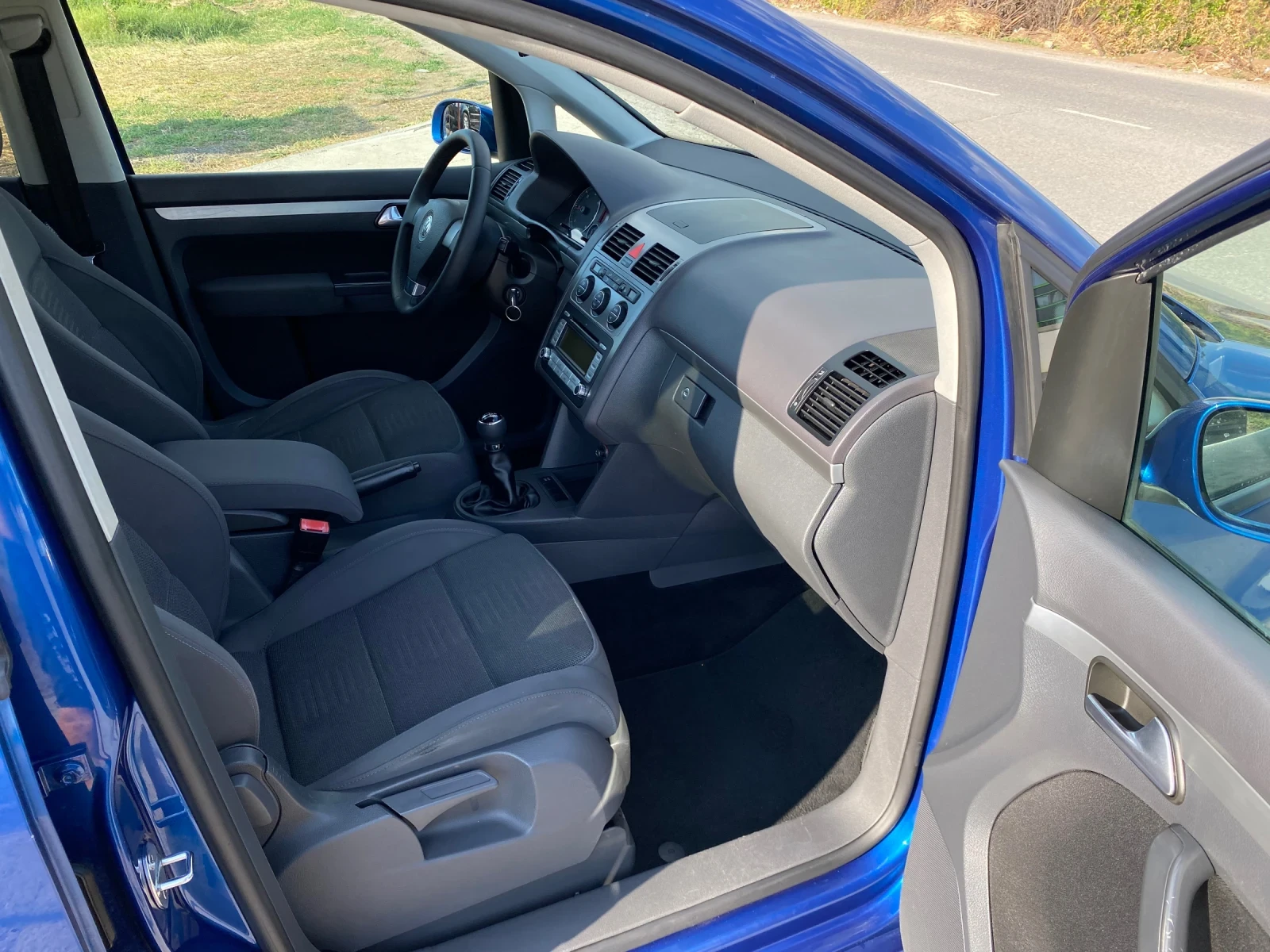VW Touran 2.0TDI - изображение 10