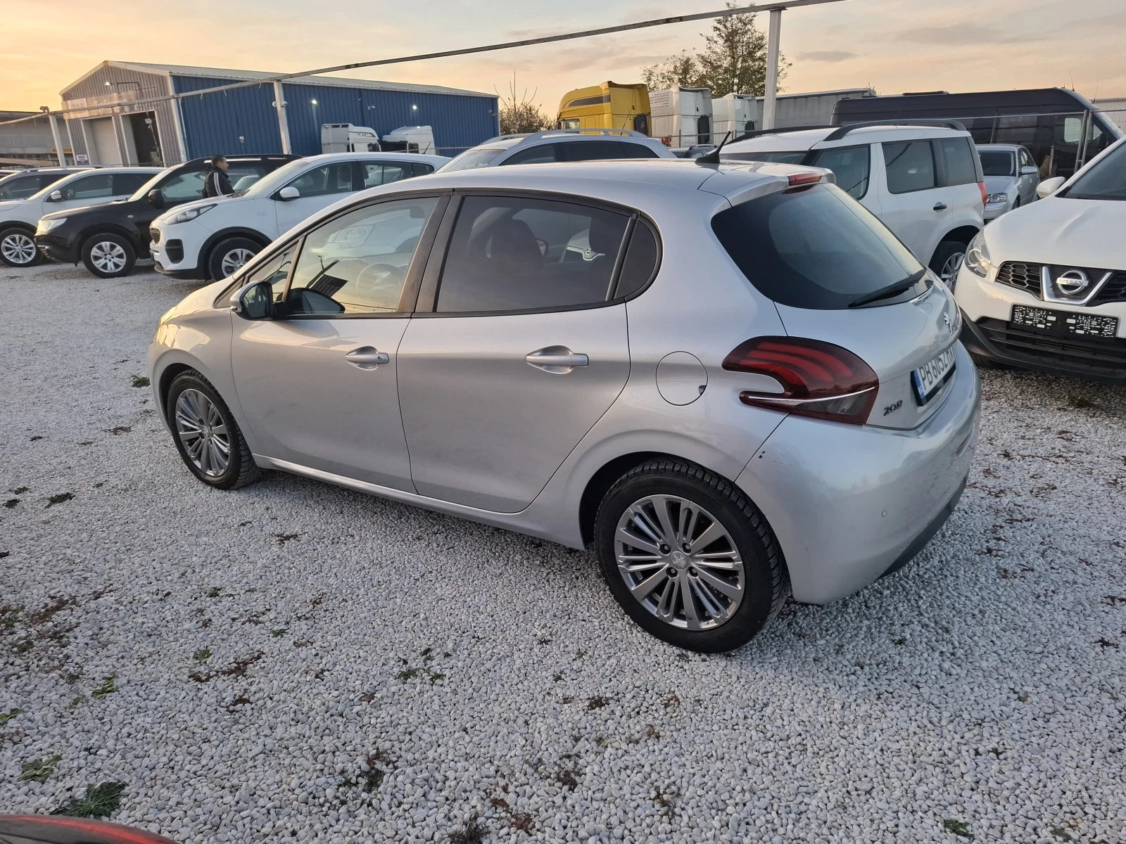 Peugeot 208  - изображение 3