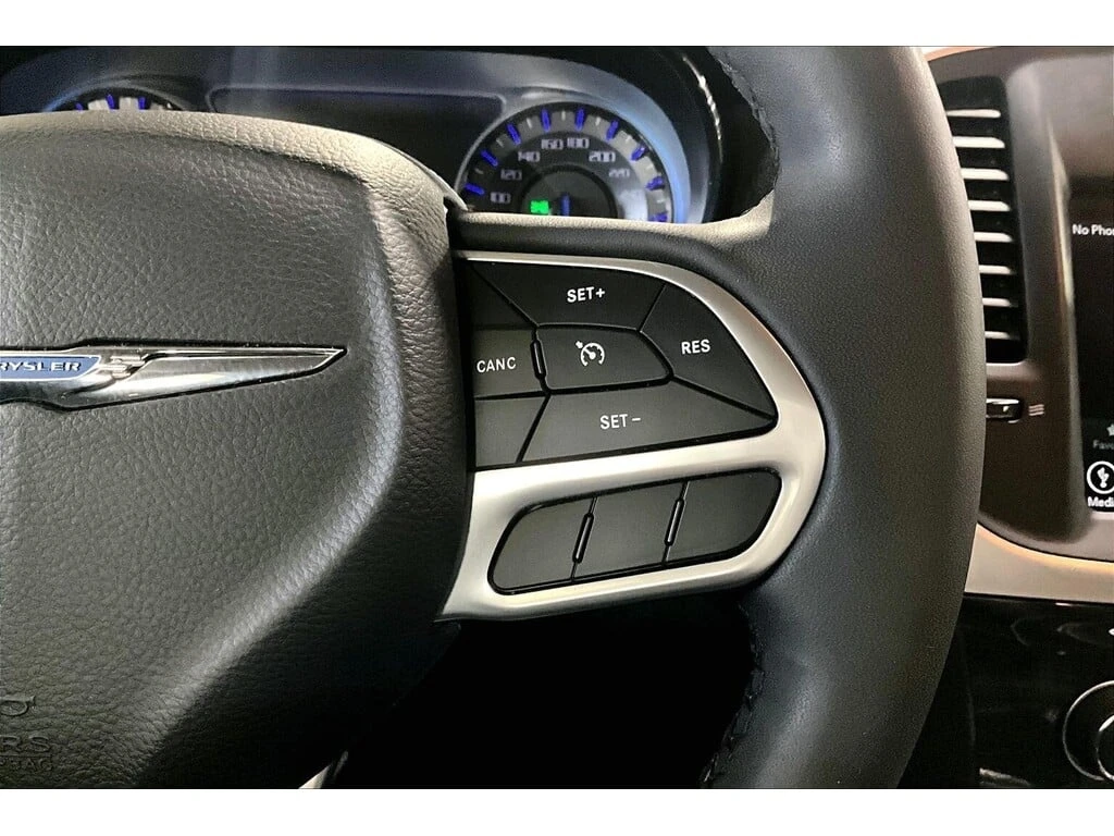 Chrysler 300c * Touring | V6 | Heated Seats | Navigation * CARFA - изображение 9