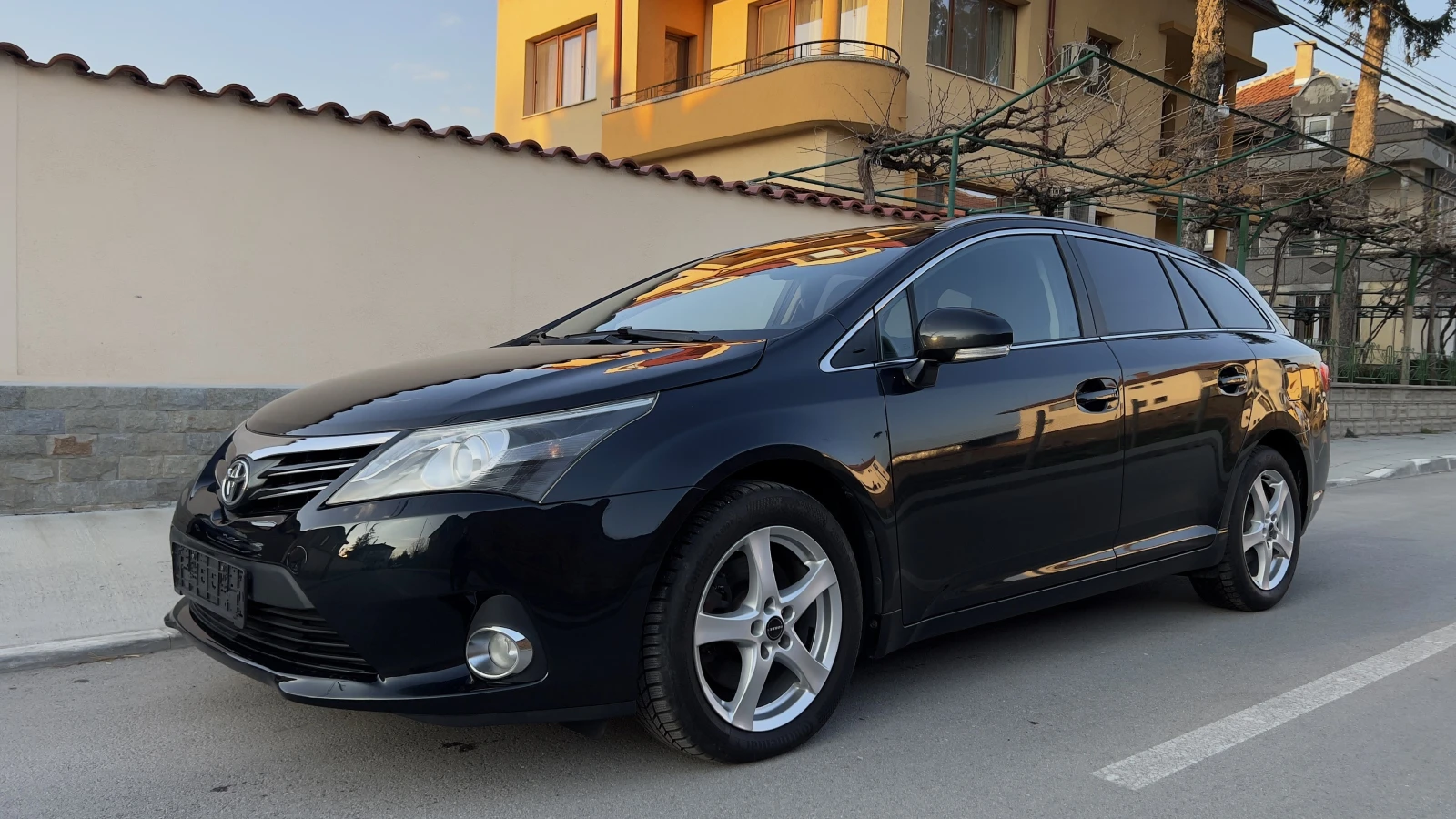 Toyota Avensis 2.2 D-4D  - изображение 2