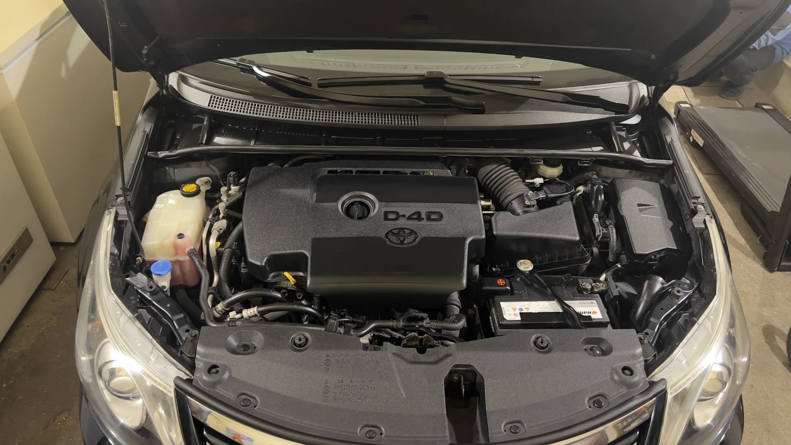 Toyota Avensis 2.2 D-4D , снимка 15 - Автомобили и джипове - 53741420