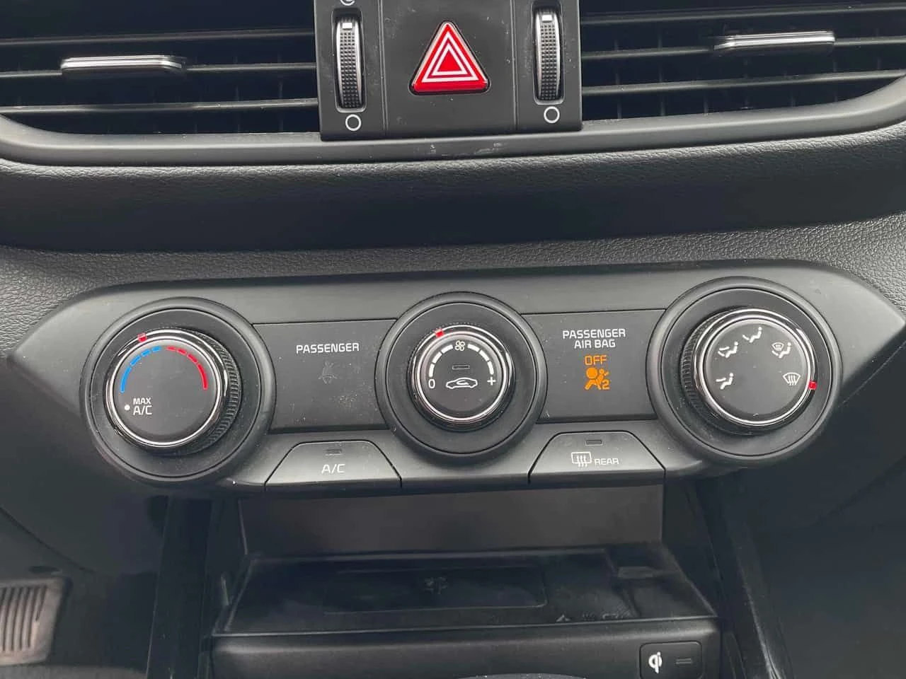 Kia Forte * EX IVT * CARFAX * ���� �� �� | Mobile.bg � ����������� 10