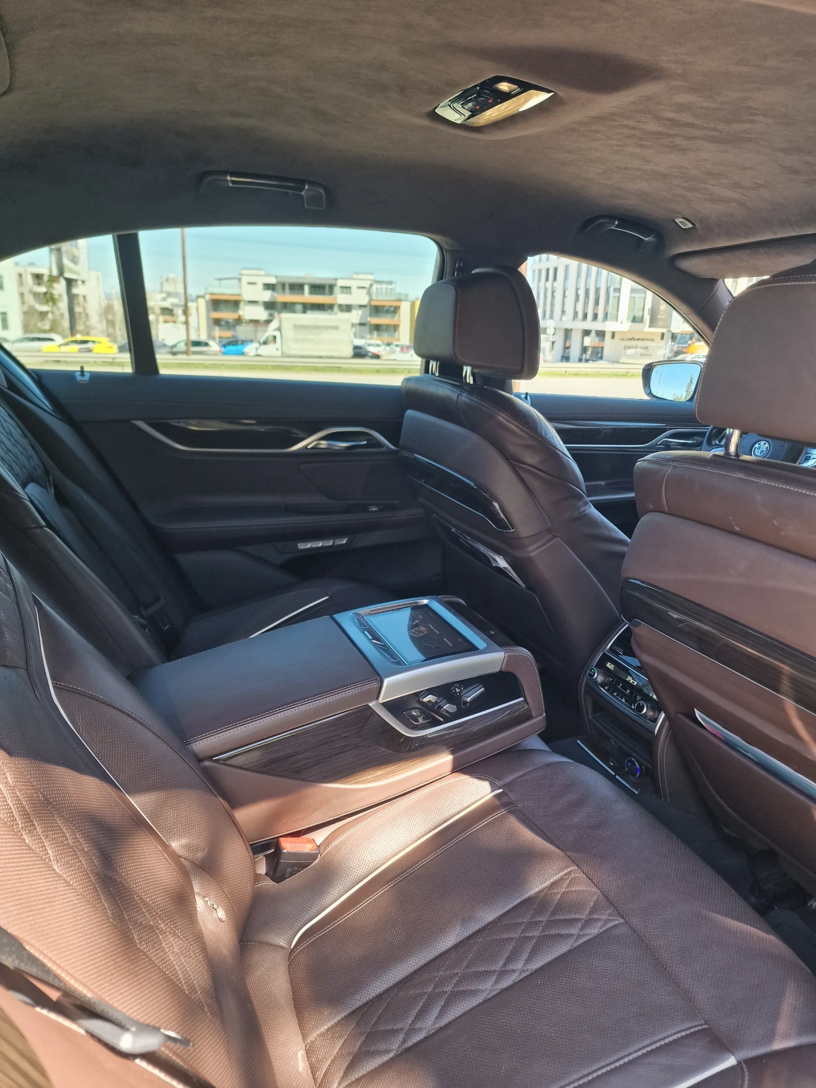 BMW 740 XD/INDIVIDUAL/ 4x Massage/ 4x обдухване/ALCANTARA, снимка 8 - Автомобили и джипове - 54112283