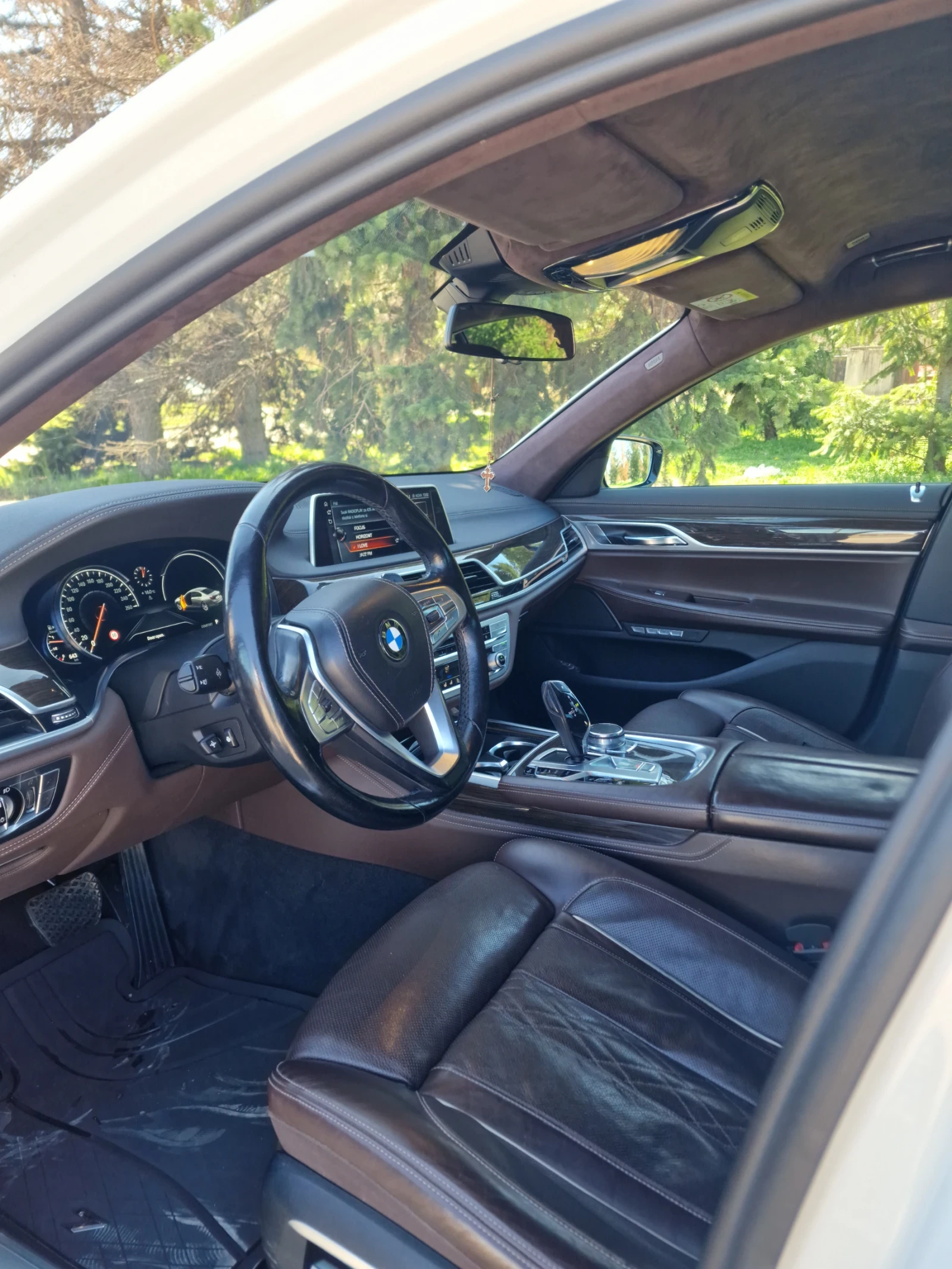 BMW 740 XD/INDIVIDUAL/ 4x Massage/ 4x обдухване/ALCANTARA, снимка 5 - Автомобили и джипове - 54112283