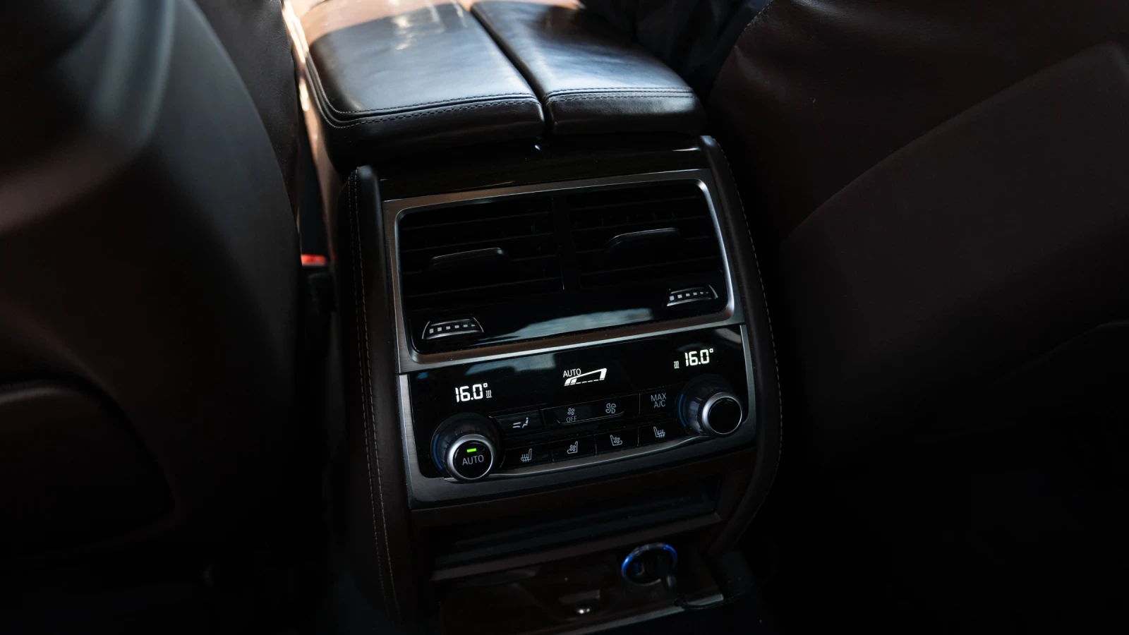 BMW 740 XD/INDIVIDUAL/ 4x Massage/ 4x обдухване/ALCANTARA, снимка 13 - Автомобили и джипове - 54234359