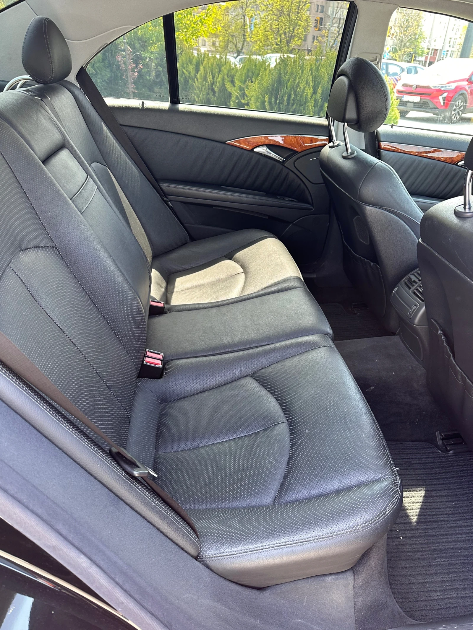 Mercedes-Benz E 270, снимка 10 - Автомобили и джипове - 54343442