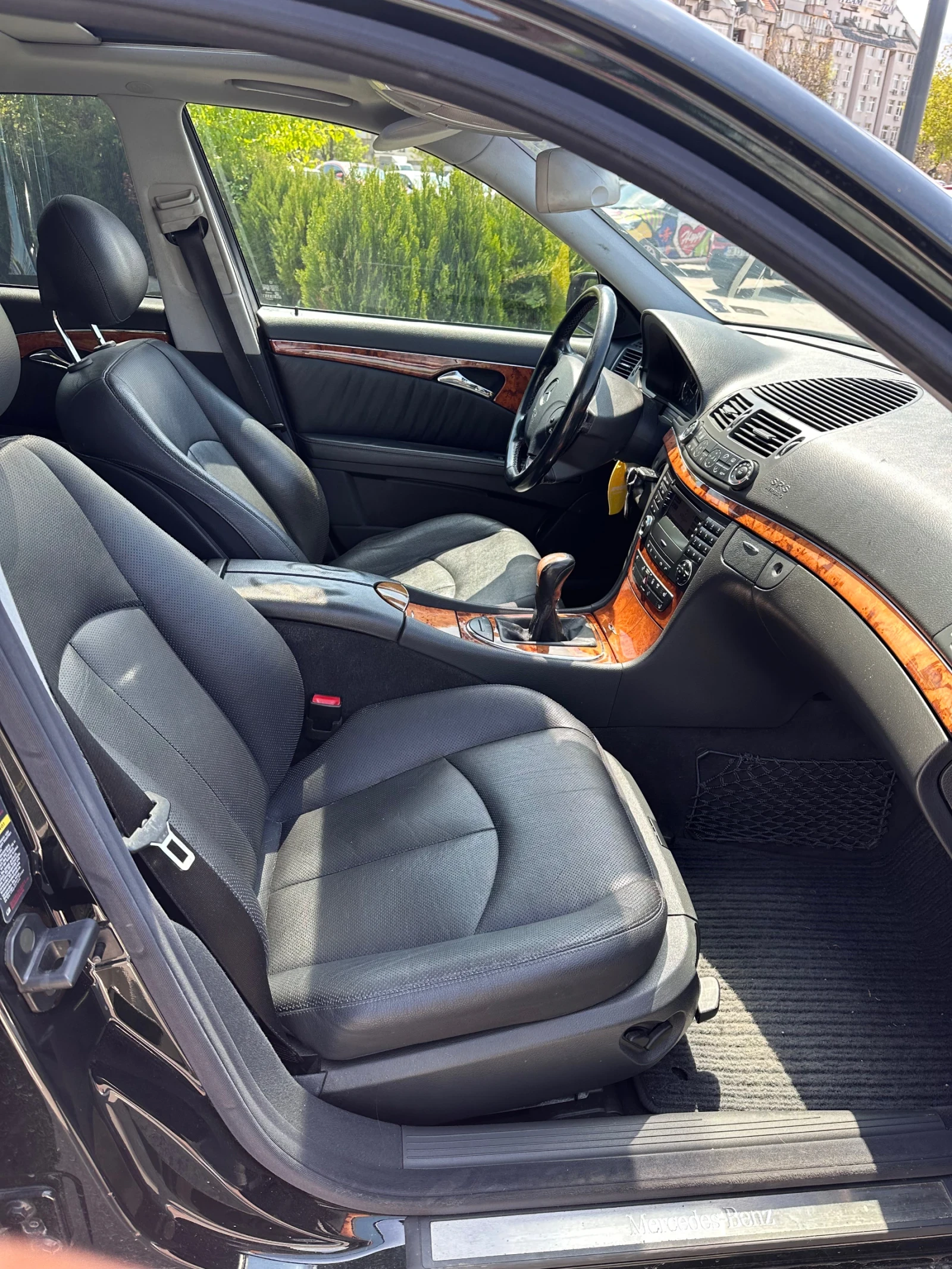 Mercedes-Benz E 270, снимка 9 - Автомобили и джипове - 54343442