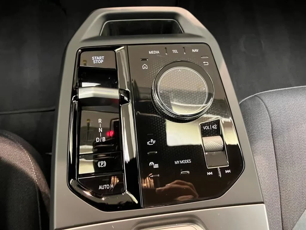 BMW iX xDrive40/326HP/SPORT/CAM/HUD/AHK/H&K/KLESS/236q | Mobile.bg � ����������� 10