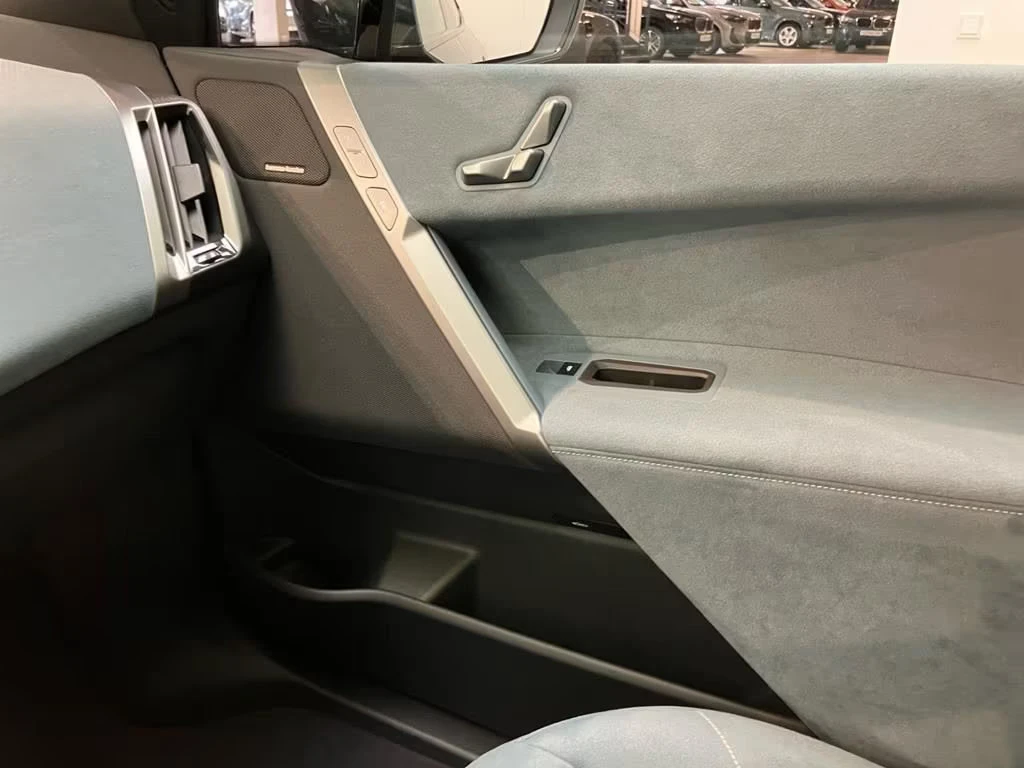 BMW iX xDrive40/326HP/SPORT/CAM/HUD/AHK/H&K/KLESS/236q | Mobile.bg � ����������� 8