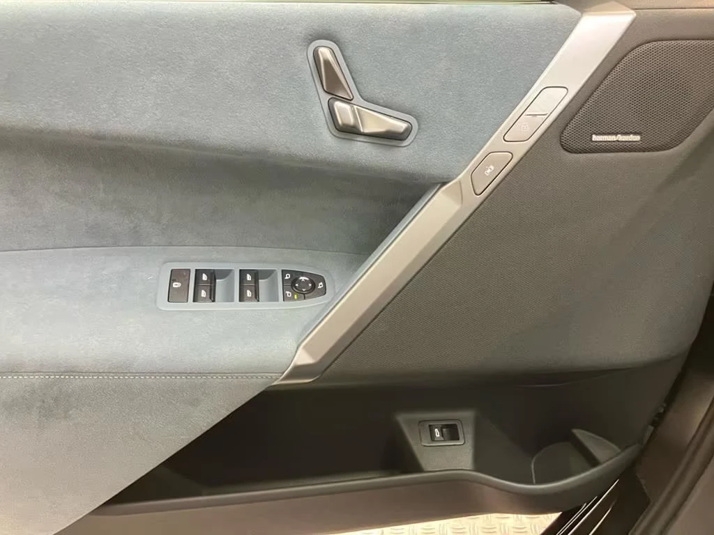 BMW iX xDrive40/326HP/SPORT/CAM/HUD/AHK/H&K/KLESS/236q | Mobile.bg � ����������� 11