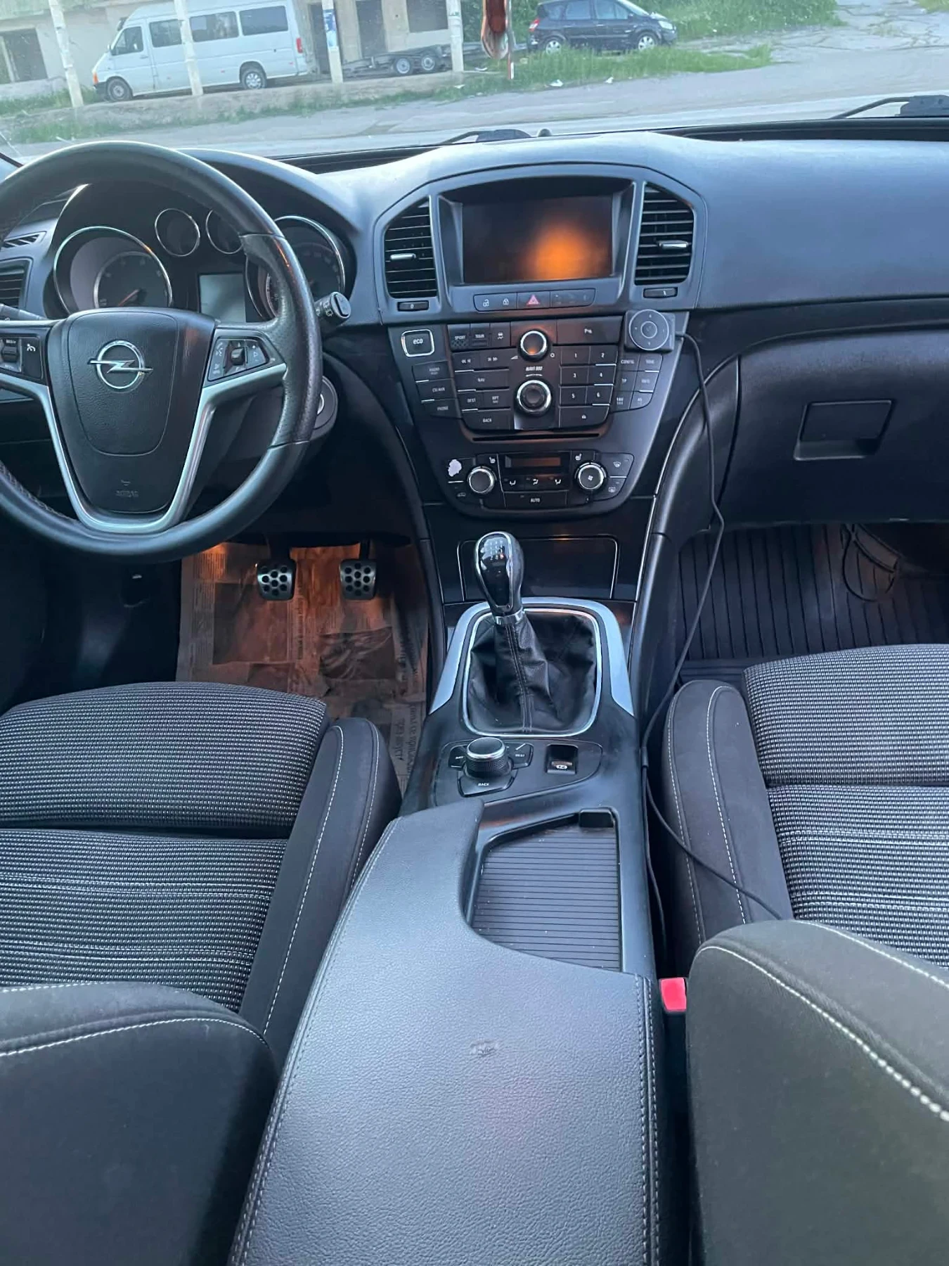 Opel Insignia 2.0 CDTI 160 PS 4* 4, снимка 12 - Автомобили и джипове - 54728756