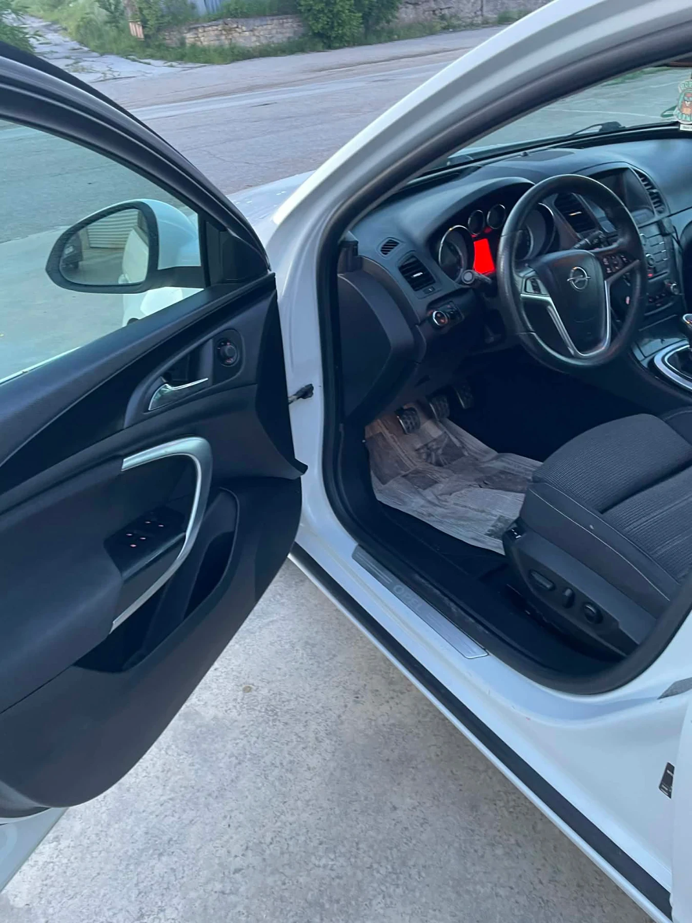 Opel Insignia 2.0 CDTI 160 PS 4* 4, снимка 13 - Автомобили и джипове - 54728756