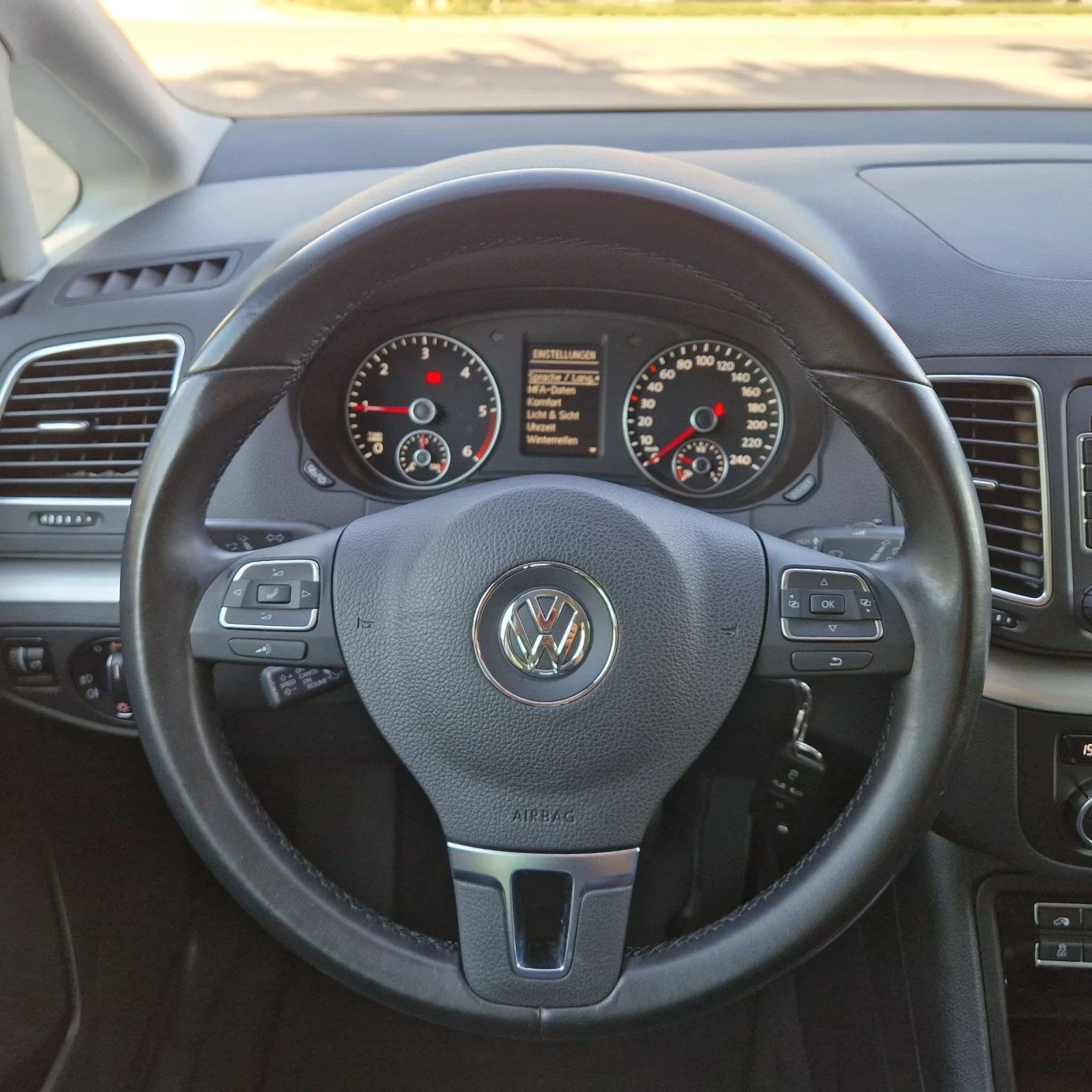 VW Sharan 2.0TDi140k.4X4 7-МЕСТА/ЕЛ.ВРАТИ/ШВЕЙЦАРИЯ , снимка 15 - Автомобили и джипове - 54973814