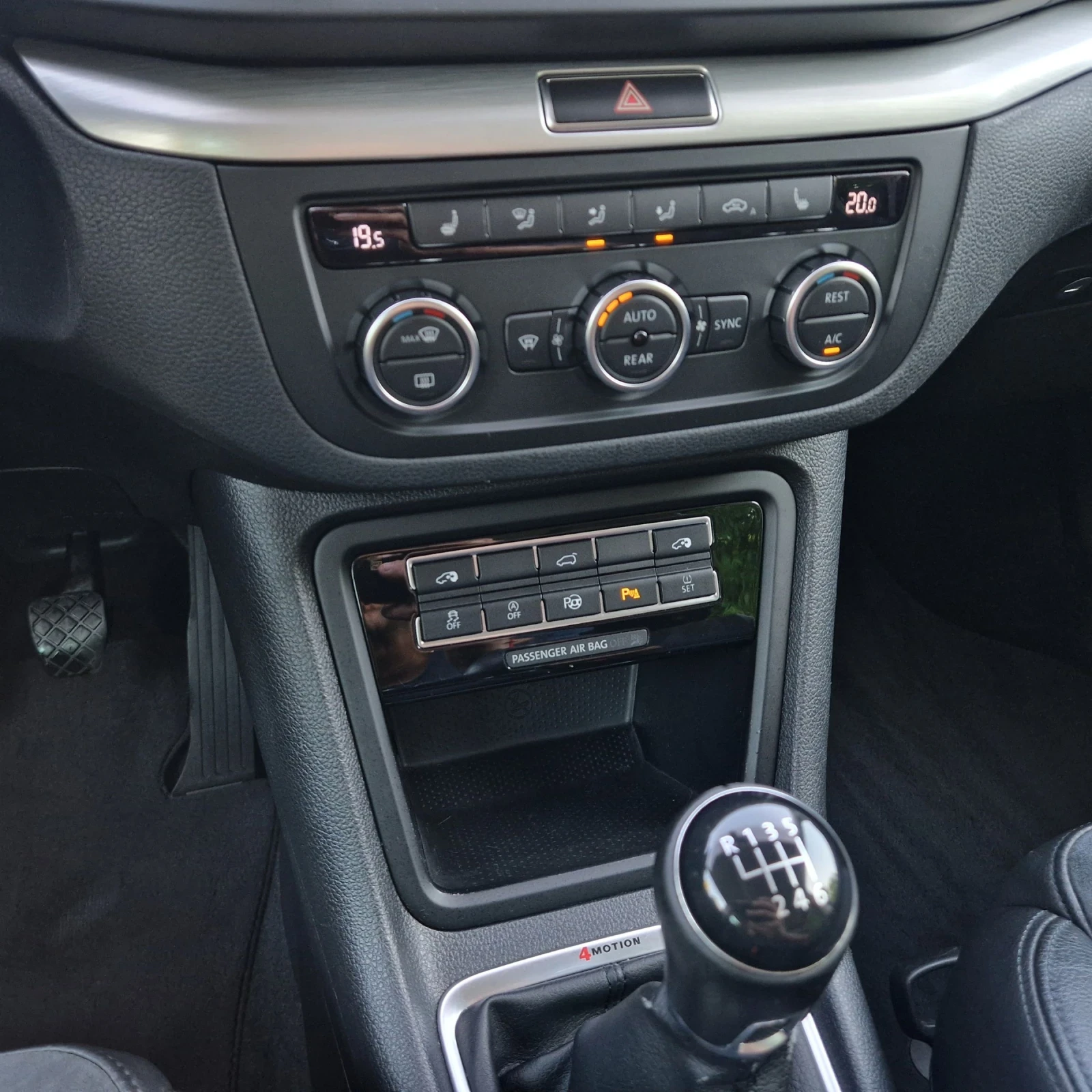 VW Sharan 2.0TDi140k.4X4 7-МЕСТА/ЕЛ.ВРАТИ/ШВЕЙЦАРИЯ , снимка 16 - Автомобили и джипове - 54973814