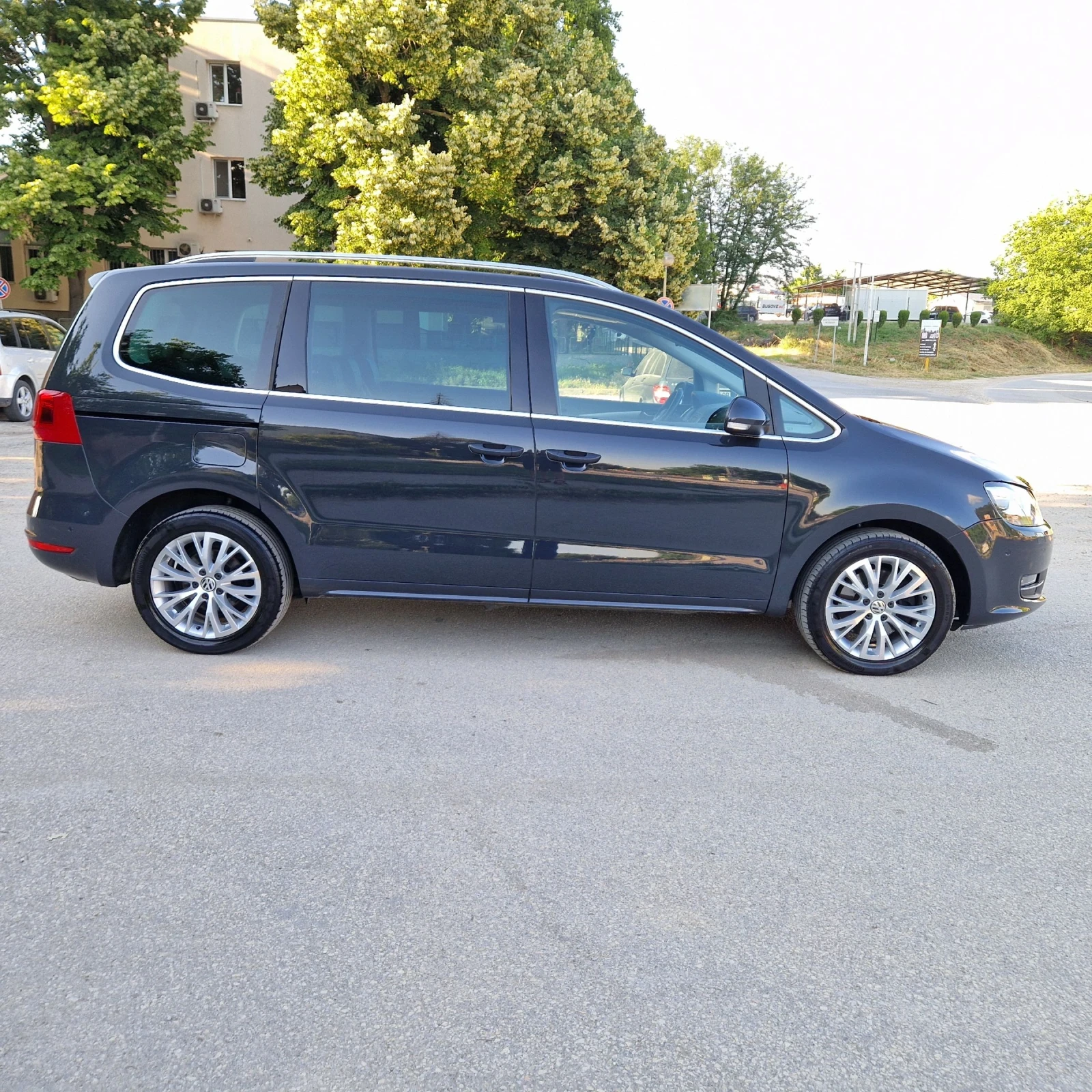 VW Sharan 2.0TDi140k.4X4 7-МЕСТА/ЕЛ.ВРАТИ/ШВЕЙЦАРИЯ , снимка 7 - Автомобили и джипове - 54973814