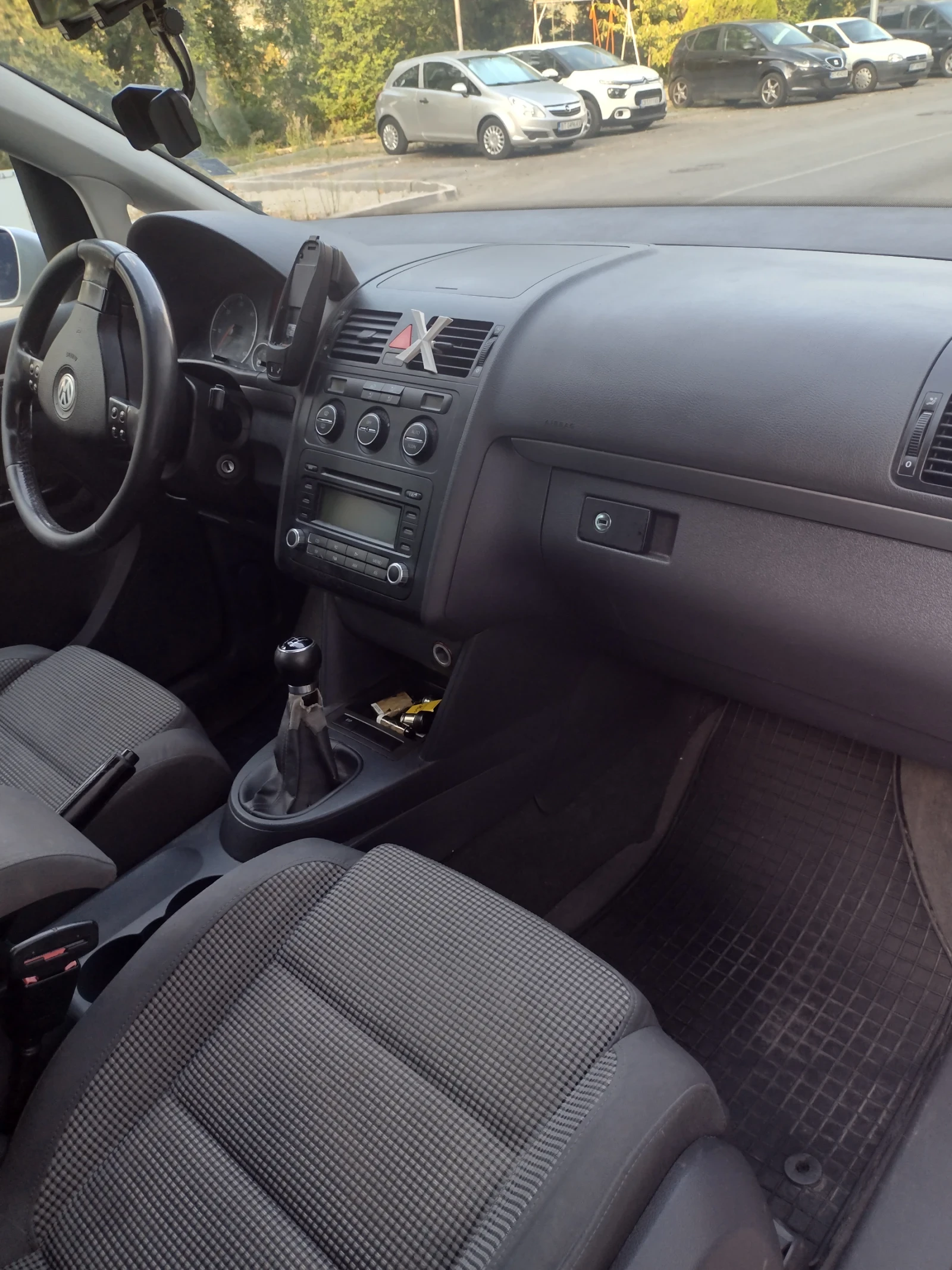 VW Touran, снимка 6 - Автомобили и джипове - 55578348