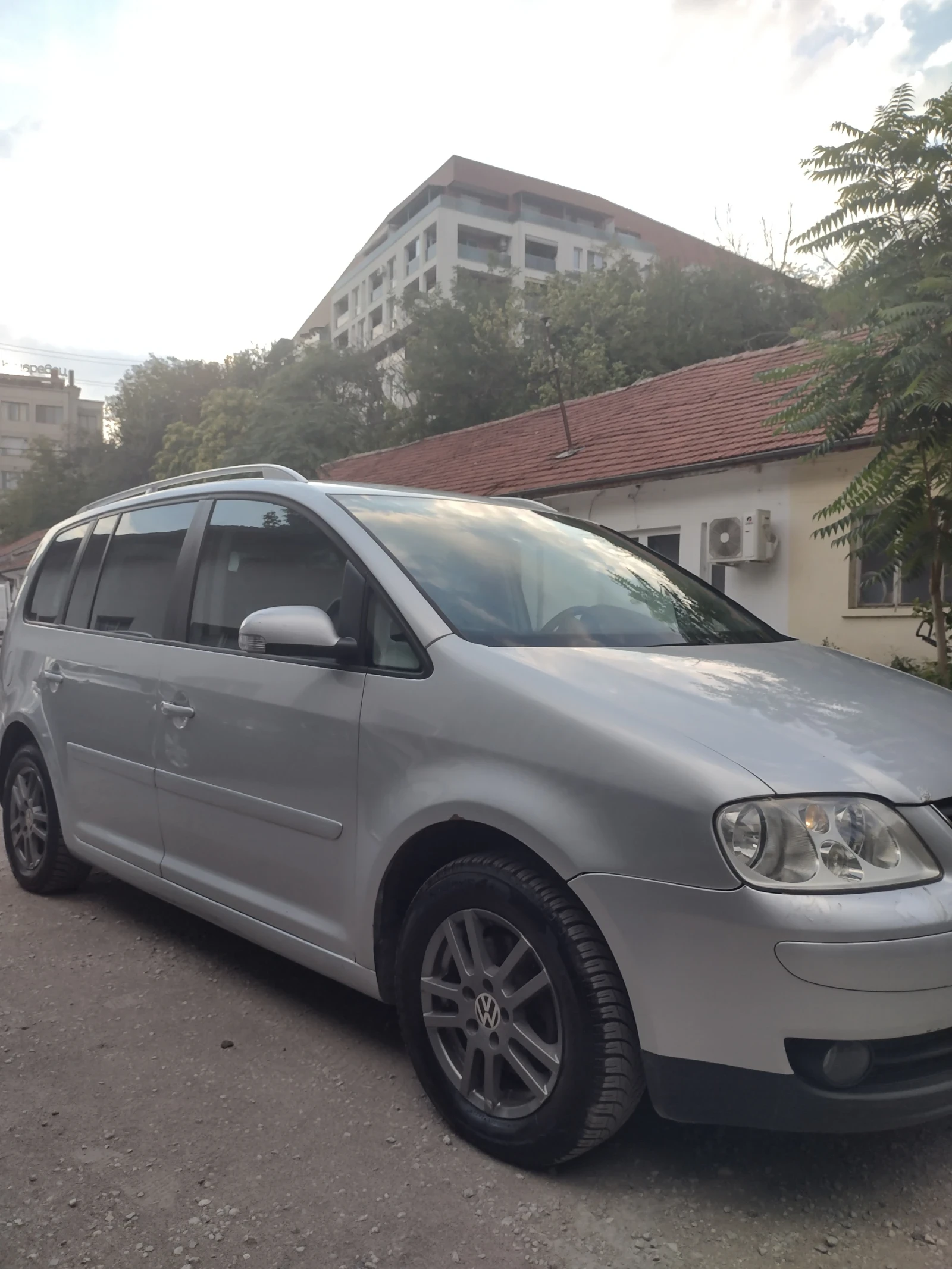 VW Touran, снимка 3 - Автомобили и джипове - 55578348