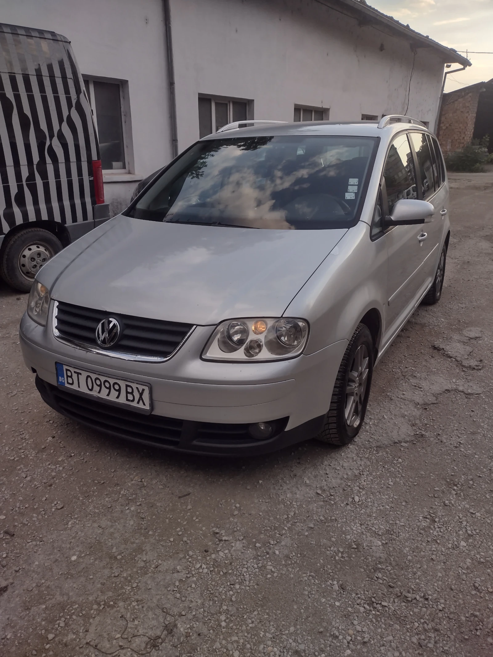 VW Touran, снимка 2 - Автомобили и джипове - 55578348