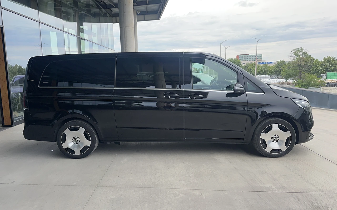 Mercedes-Benz V 300 d 4MATIC Avantgarde Extralong, снимка 3 - Автомобили и джипове - 55636182