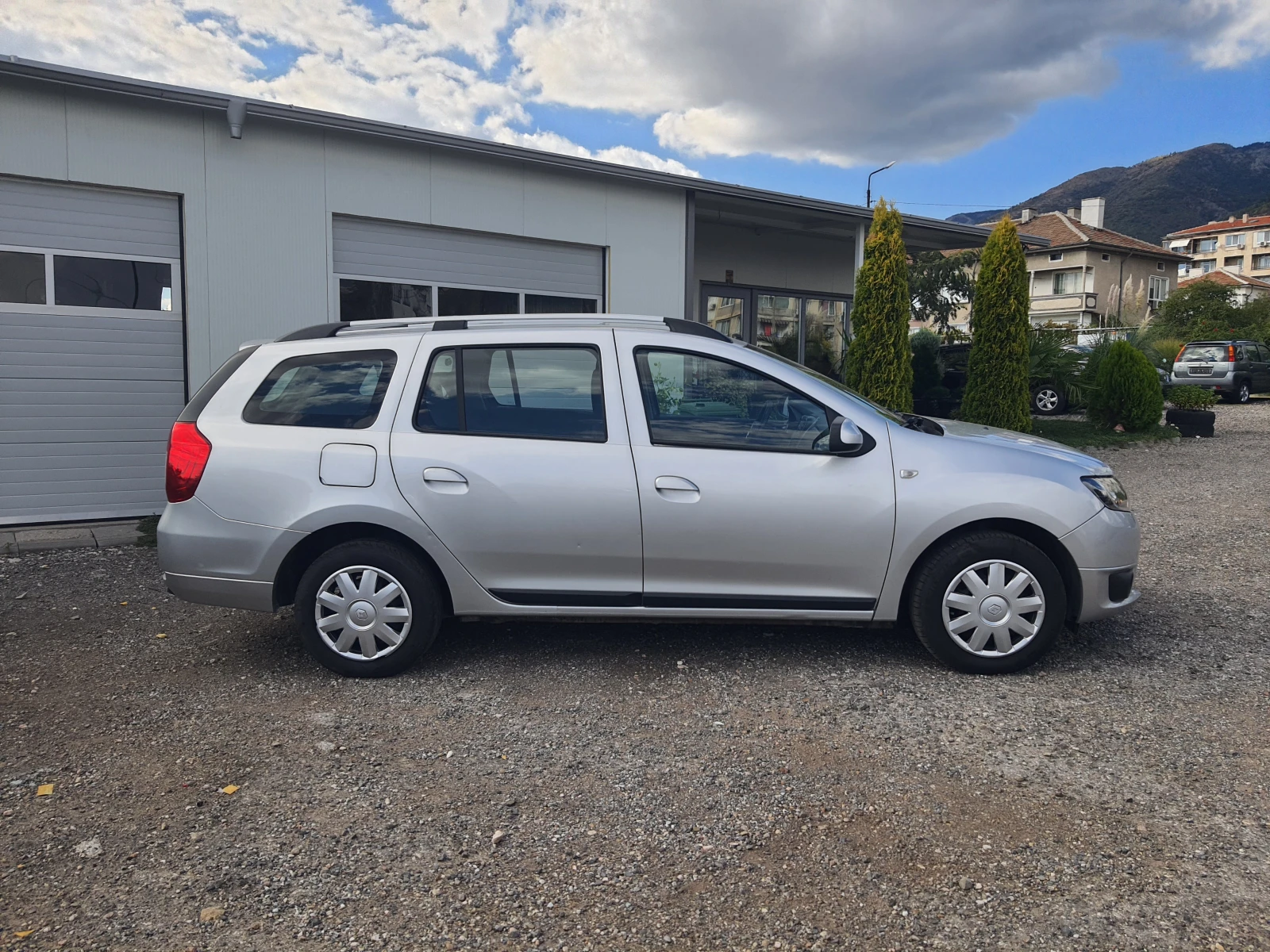 Dacia Logan 1.2i, снимка 4 - Автомобили и джипове - 56110604