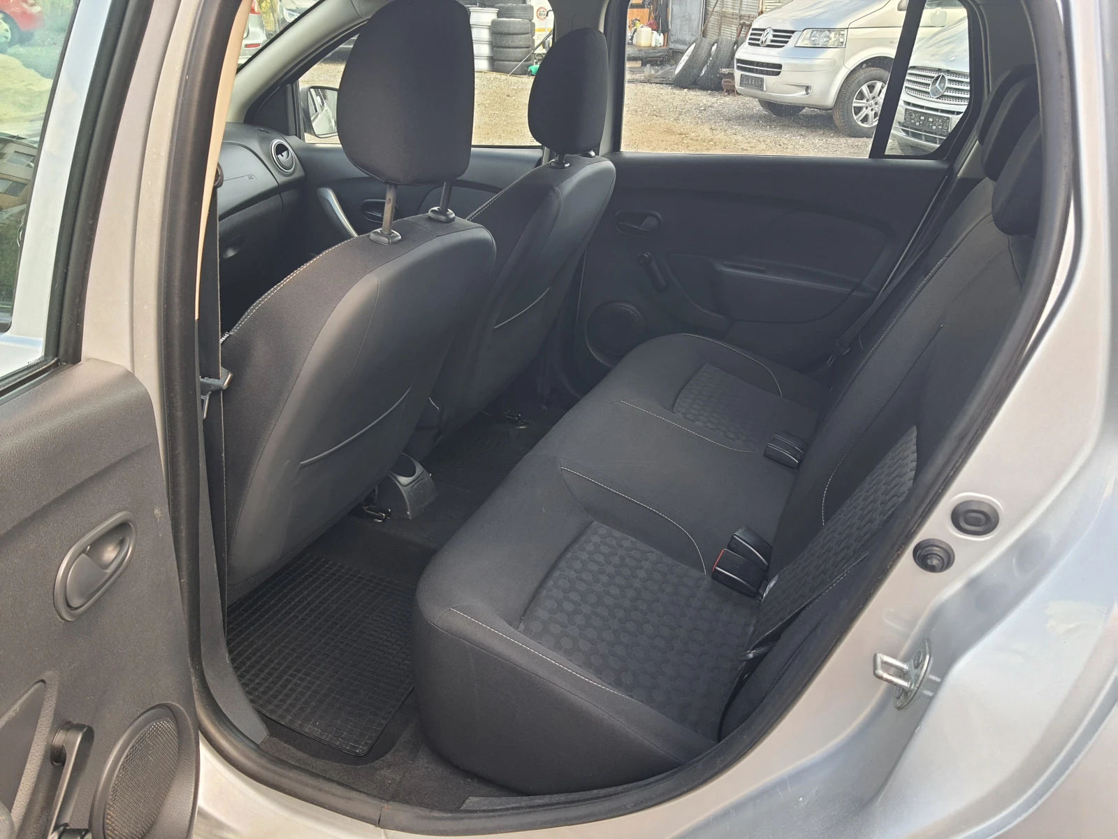 Dacia Logan 1.2i, снимка 10 - Автомобили и джипове - 56110604
