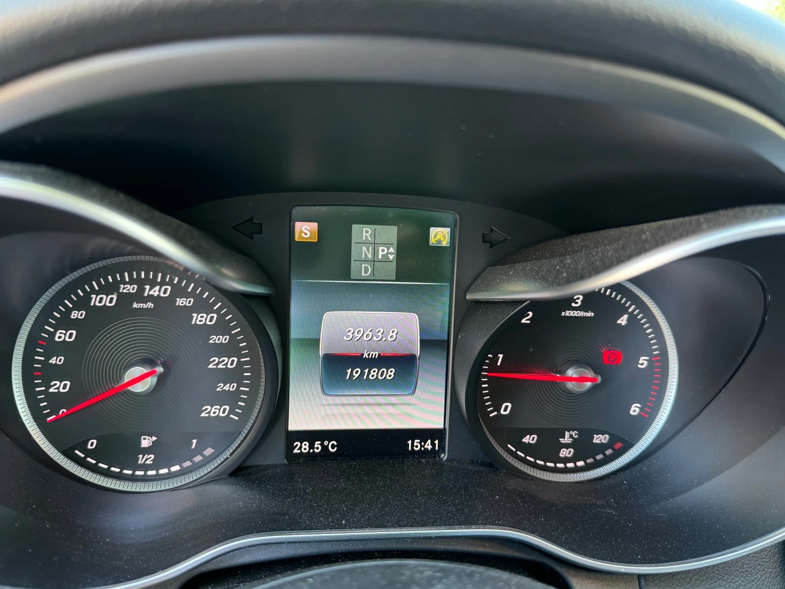 Mercedes-Benz C 220 Седан, снимка 4 - Автомобили и джипове - 56296231