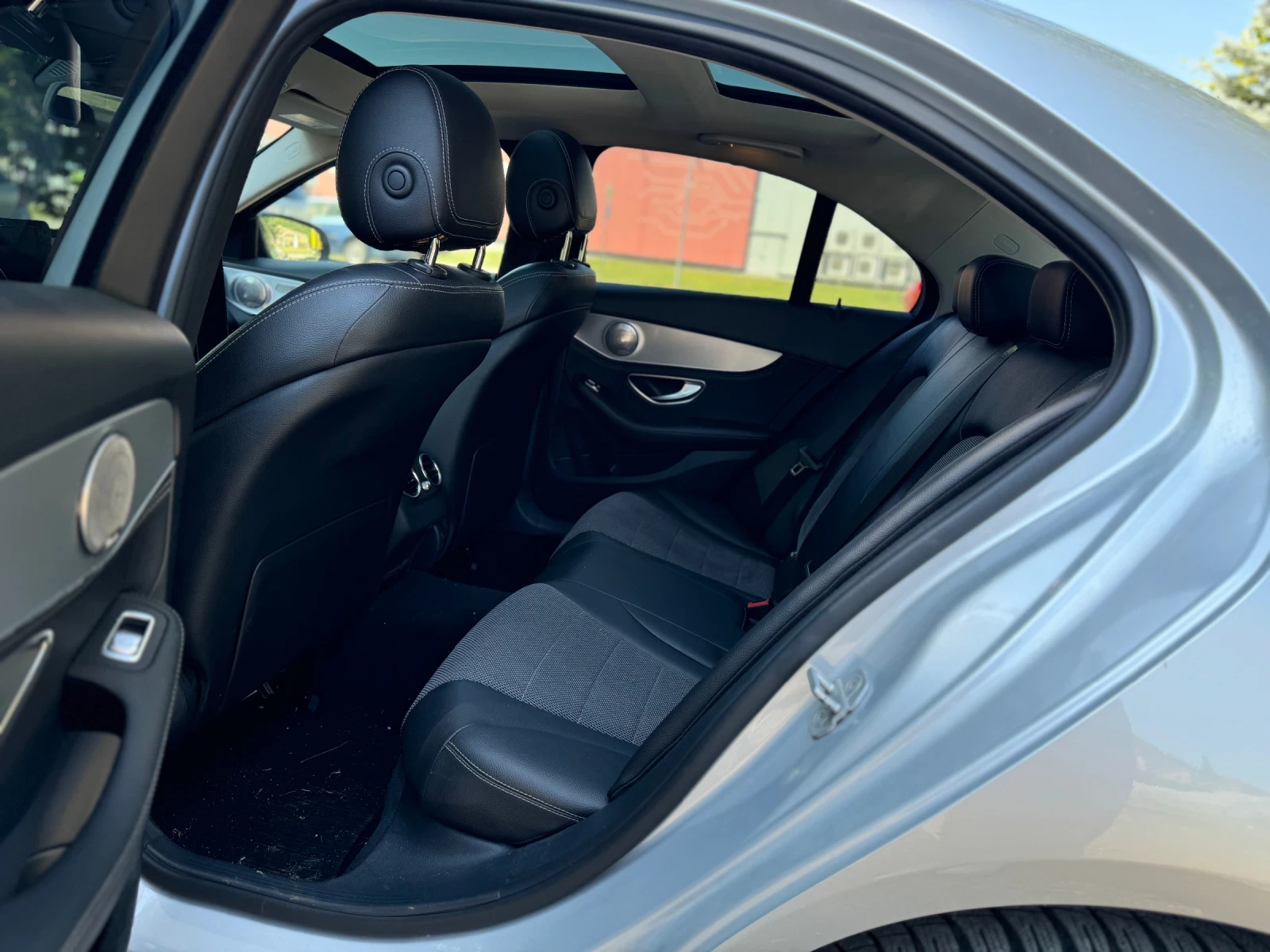 Mercedes-Benz C 220 Седан, снимка 10 - Автомобили и джипове - 56296231