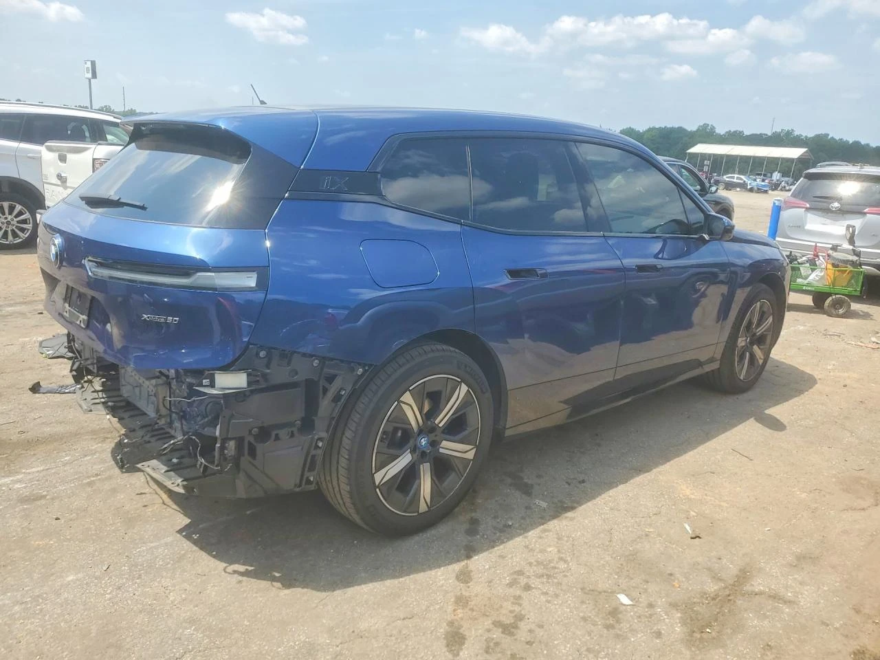 BMW iX xDrive50, снимка 3 - Автомобили и джипове - 56314304